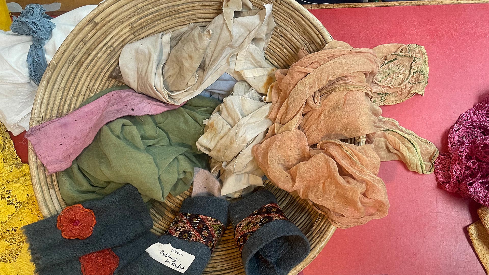 Table of fabrics already dyed with different sources